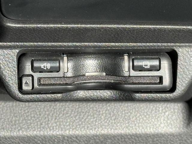 レヴォーグ ＳＴＩスポーツ　ＥＸ　純正１１．６インチナビ　フルセグ　フロントサイドバックカメラ　メモリー＆ヒーター付き電動付き赤黒革シート　パワーテールゲート　運転支援　衝突軽減　レーダークルーズ　ドライバーモニタリングシステム（57枚目）