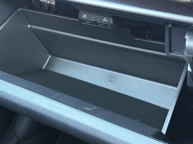 レヴォーグ ＳＴＩスポーツ　ＥＸ　純正１１．６インチナビ　フルセグ　フロントサイドバックカメラ　メモリー＆ヒーター付き電動付き赤黒革シート　パワーテールゲート　運転支援　衝突軽減　レーダークルーズ　ドライバーモニタリングシステム（70枚目）