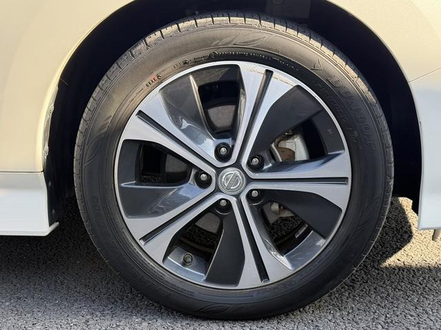 リーフ Ｘ　ワンオーナー　純正ナビ　フルセグ　３６０度カメラ　純正１７ＡＷ　ＬＥＤライト　ステアリング＆シートヒーター　パーキングアシスト　運転支援システム　衝突軽減ブレーキ　コーナーセンサー　ビルドインＥＴＣ（14枚目）