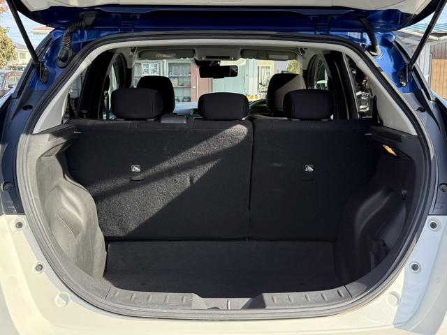 リーフ Ｘ　ワンオーナー　純正ナビ　フルセグ　３６０度カメラ　純正１７ＡＷ　ＬＥＤライト　ステアリング＆シートヒーター　パーキングアシスト　運転支援システム　衝突軽減ブレーキ　コーナーセンサー　ビルドインＥＴＣ（17枚目）