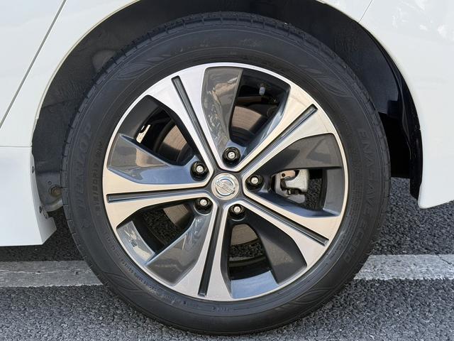 リーフ Ｘ　ワンオーナー　純正ナビ　フルセグ　３６０度カメラ　純正１７ＡＷ　ＬＥＤライト　ステアリング＆シートヒーター　パーキングアシスト　運転支援システム　衝突軽減ブレーキ　コーナーセンサー　ビルドインＥＴＣ（32枚目）