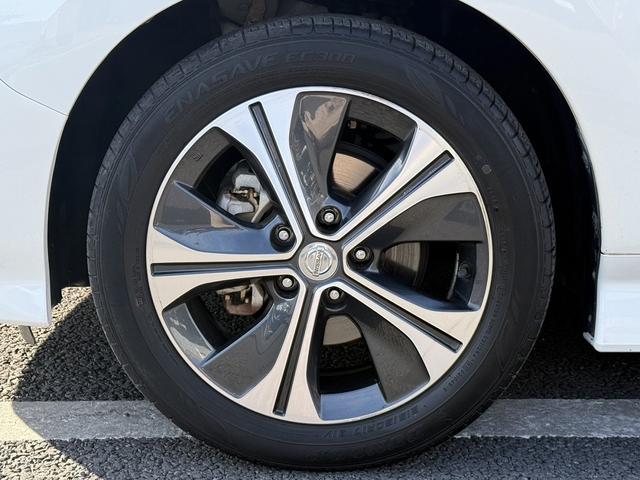 リーフ Ｘ　ワンオーナー　純正ナビ　フルセグ　３６０度カメラ　純正１７ＡＷ　ＬＥＤライト　ステアリング＆シートヒーター　パーキングアシスト　運転支援システム　衝突軽減ブレーキ　コーナーセンサー　ビルドインＥＴＣ（33枚目）