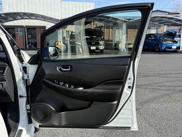 リーフ Ｘ　ワンオーナー　純正ナビ　フルセグ　３６０度カメラ　純正１７ＡＷ　ＬＥＤライト　ステアリング＆シートヒーター　パーキングアシスト　運転支援システム　衝突軽減ブレーキ　コーナーセンサー　ビルドインＥＴＣ（37枚目）