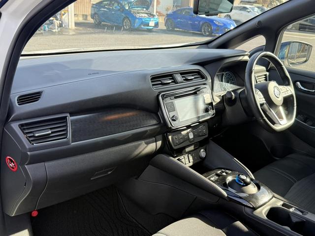 リーフ Ｘ　ワンオーナー　純正ナビ　フルセグ　３６０度カメラ　純正１７ＡＷ　ＬＥＤライト　ステアリング＆シートヒーター　パーキングアシスト　運転支援システム　衝突軽減ブレーキ　コーナーセンサー　ビルドインＥＴＣ（45枚目）