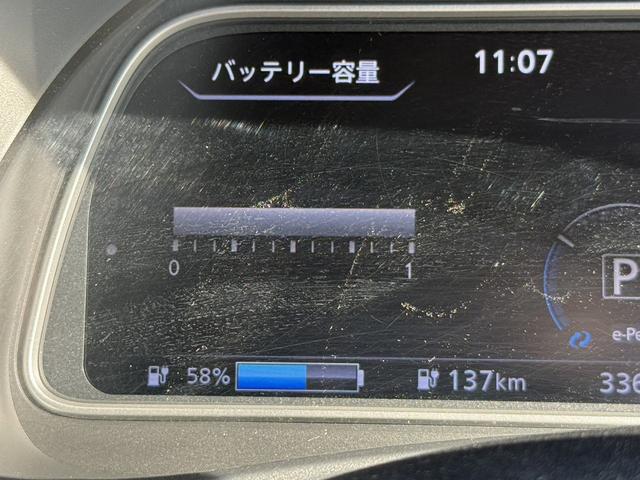 リーフ Ｘ　ワンオーナー　純正ナビ　フルセグ　３６０度カメラ　純正１７ＡＷ　ＬＥＤライト　ステアリング＆シートヒーター　パーキングアシスト　運転支援システム　衝突軽減ブレーキ　コーナーセンサー　ビルドインＥＴＣ（52枚目）