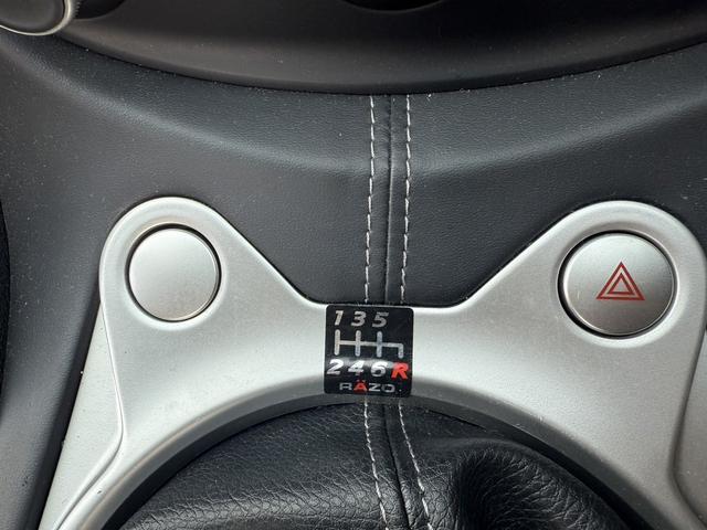 フェアレディＺ ベースグレード　禁煙車　６速ＭＴ　純正ナビ　フルセグ　バックカメラ　ＨＩＤオートライト　フォグライト　Ｂｌｕｅｔｏｏｔｈ接続　ミュージックサーバー　ＣＤ＆ＤＶＤ再生　ハンズフリー通話　横滑り防止　ステアリングスイッチ（3枚目）