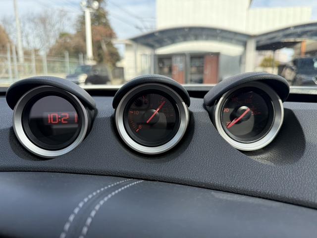 フェアレディＺ ベースグレード　禁煙車　６速ＭＴ　純正ナビ　フルセグ　バックカメラ　ＨＩＤオートライト　フォグライト　Ｂｌｕｅｔｏｏｔｈ接続　ミュージックサーバー　ＣＤ＆ＤＶＤ再生　ハンズフリー通話　横滑り防止　ステアリングスイッチ（7枚目）