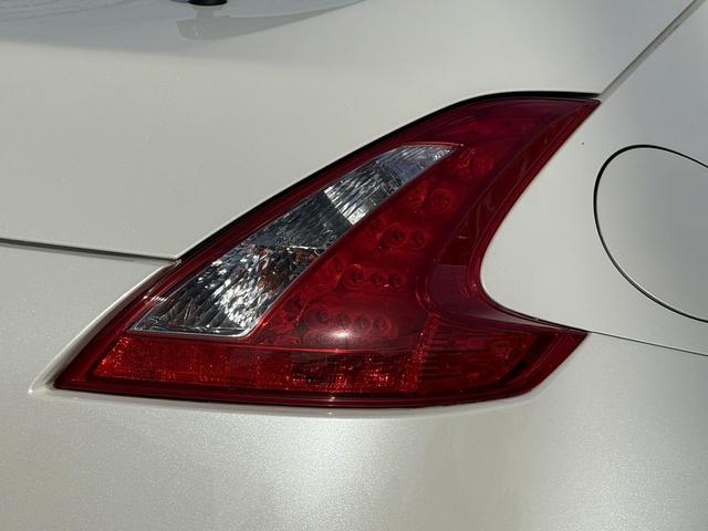 フェアレディＺ ベースグレード　禁煙車　６速ＭＴ　純正ナビ　フルセグ　バックカメラ　ＨＩＤオートライト　フォグライト　Ｂｌｕｅｔｏｏｔｈ接続　ミュージックサーバー　ＣＤ＆ＤＶＤ再生　ハンズフリー通話　横滑り防止　ステアリングスイッチ（13枚目）