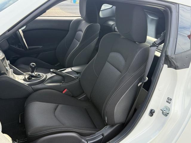 フェアレディＺ ベースグレード　禁煙車　６速ＭＴ　純正ナビ　フルセグ　バックカメラ　ＨＩＤオートライト　フォグライト　Ｂｌｕｅｔｏｏｔｈ接続　ミュージックサーバー　ＣＤ＆ＤＶＤ再生　ハンズフリー通話　横滑り防止　ステアリングスイッチ（16枚目）