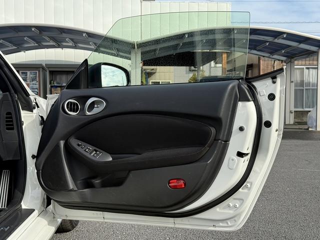 フェアレディＺ ベースグレード　禁煙車　６速ＭＴ　純正ナビ　フルセグ　バックカメラ　ＨＩＤオートライト　フォグライト　Ｂｌｕｅｔｏｏｔｈ接続　ミュージックサーバー　ＣＤ＆ＤＶＤ再生　ハンズフリー通話　横滑り防止　ステアリングスイッチ（37枚目）