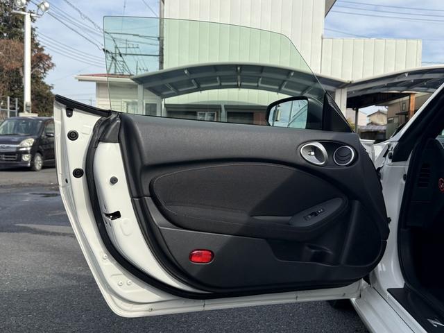 フェアレディＺ ベースグレード　禁煙車　６速ＭＴ　純正ナビ　フルセグ　バックカメラ　ＨＩＤオートライト　フォグライト　Ｂｌｕｅｔｏｏｔｈ接続　ミュージックサーバー　ＣＤ＆ＤＶＤ再生　ハンズフリー通話　横滑り防止　ステアリングスイッチ（39枚目）