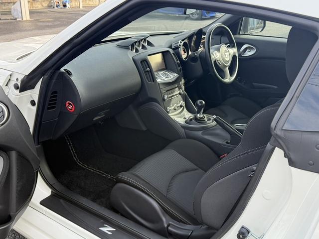 フェアレディＺ ベースグレード　禁煙車　６速ＭＴ　純正ナビ　フルセグ　バックカメラ　ＨＩＤオートライト　フォグライト　Ｂｌｕｅｔｏｏｔｈ接続　ミュージックサーバー　ＣＤ＆ＤＶＤ再生　ハンズフリー通話　横滑り防止　ステアリングスイッチ（40枚目）