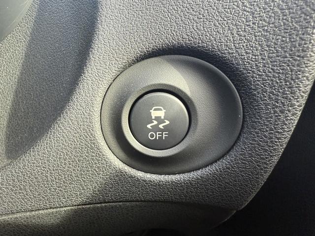 フェアレディＺ ベースグレード　禁煙車　６速ＭＴ　純正ナビ　フルセグ　バックカメラ　ＨＩＤオートライト　フォグライト　Ｂｌｕｅｔｏｏｔｈ接続　ミュージックサーバー　ＣＤ＆ＤＶＤ再生　ハンズフリー通話　横滑り防止　ステアリングスイッチ（44枚目）