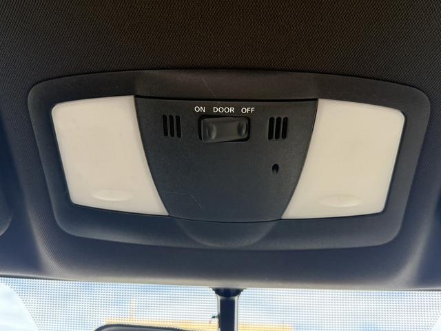 フェアレディＺ ベースグレード　禁煙車　６速ＭＴ　純正ナビ　フルセグ　バックカメラ　ＨＩＤオートライト　フォグライト　Ｂｌｕｅｔｏｏｔｈ接続　ミュージックサーバー　ＣＤ＆ＤＶＤ再生　ハンズフリー通話　横滑り防止　ステアリングスイッチ（57枚目）