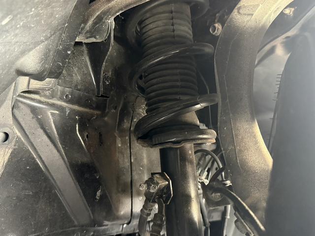 フェアレディＺ ベースグレード　禁煙車　６速ＭＴ　純正ナビ　フルセグ　バックカメラ　ＨＩＤオートライト　フォグライト　Ｂｌｕｅｔｏｏｔｈ接続　ミュージックサーバー　ＣＤ＆ＤＶＤ再生　ハンズフリー通話　横滑り防止　ステアリングスイッチ（68枚目）