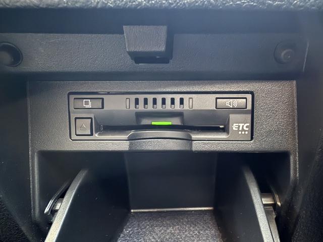 アルファードハイブリッド ＳＲ　禁煙車　後期型　ツインサンルーフ　純正１０型ナビ　フリップダウンモニター　フルモデリスタ　シートエアコン　衝突軽減　運転支援　デジタルインナーミラー　ブラインドスポット　両側電動スライド　３眼ＬＥＤ（7枚目）