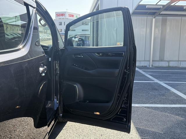 アルファードハイブリッド ＳＲ　禁煙車　後期型　ツインサンルーフ　純正１０型ナビ　フリップダウンモニター　フルモデリスタ　シートエアコン　衝突軽減　運転支援　デジタルインナーミラー　ブラインドスポット　両側電動スライド　３眼ＬＥＤ（26枚目）