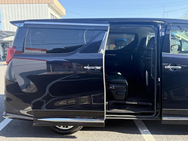 アルファードハイブリッド ＳＲ　禁煙車　後期型　ツインサンルーフ　純正１０型ナビ　フリップダウンモニター　フルモデリスタ　シートエアコン　衝突軽減　運転支援　デジタルインナーミラー　ブラインドスポット　両側電動スライド　３眼ＬＥＤ（27枚目）