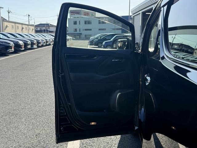 アルファードハイブリッド ＳＲ　禁煙車　後期型　ツインサンルーフ　純正１０型ナビ　フリップダウンモニター　フルモデリスタ　シートエアコン　衝突軽減　運転支援　デジタルインナーミラー　ブラインドスポット　両側電動スライド　３眼ＬＥＤ（32枚目）