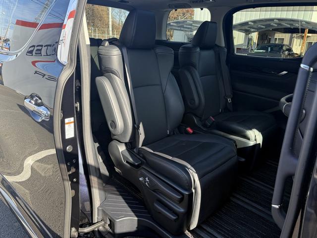 アルファードハイブリッド ＳＲ　禁煙車　後期型　ツインサンルーフ　純正１０型ナビ　フリップダウンモニター　フルモデリスタ　シートエアコン　衝突軽減　運転支援　デジタルインナーミラー　ブラインドスポット　両側電動スライド　３眼ＬＥＤ（38枚目）