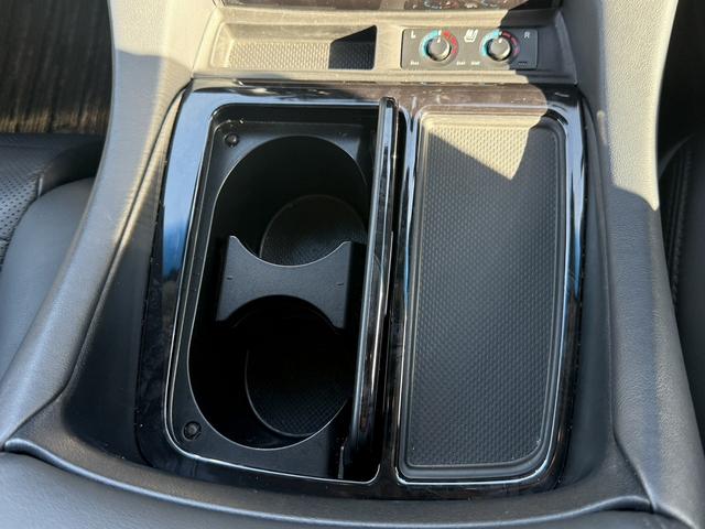アルファードハイブリッド ＳＲ　禁煙車　後期型　ツインサンルーフ　純正１０型ナビ　フリップダウンモニター　フルモデリスタ　シートエアコン　衝突軽減　運転支援　デジタルインナーミラー　ブラインドスポット　両側電動スライド　３眼ＬＥＤ（65枚目）