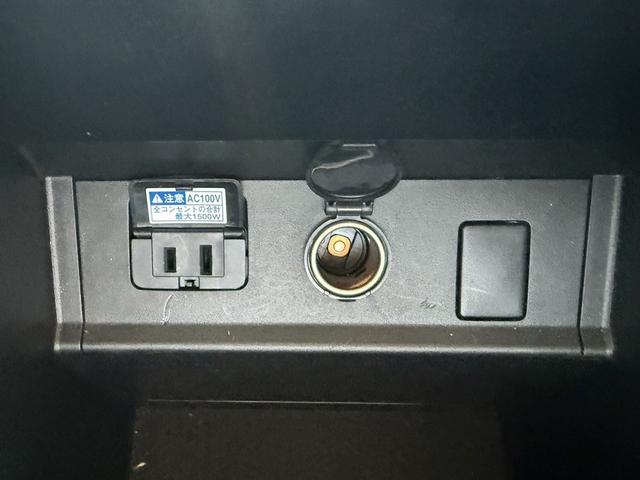 アルファードハイブリッド ＳＲ　禁煙車　後期型　ツインサンルーフ　純正１０型ナビ　フリップダウンモニター　フルモデリスタ　シートエアコン　衝突軽減　運転支援　デジタルインナーミラー　ブラインドスポット　両側電動スライド　３眼ＬＥＤ（68枚目）