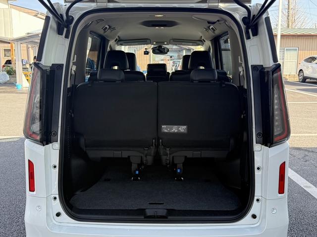 セレナ ｅ－パワー　ハイウェイスターＶ　禁煙車　プロパイロット　ハンズフリー両側電動スライドドア　インテリジェントエマージェンシーブレーキ　純正１６インチアルミホイール　ナビ　バックカメラ　ＥＴＣ　ＵＳＢ電源ソケット　ＬＥＤヘッドライト（18枚目）