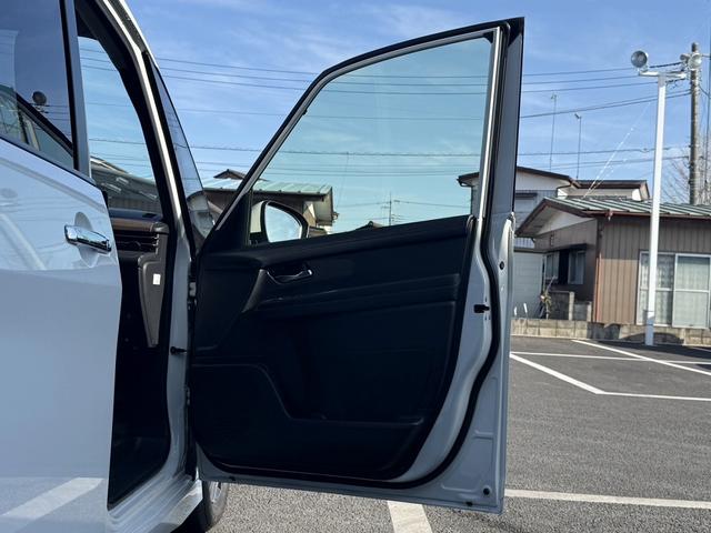 セレナ ｅ－パワー　ハイウェイスターＶ　禁煙車　プロパイロット　ハンズフリー両側電動スライドドア　インテリジェントエマージェンシーブレーキ　純正１６インチアルミホイール　ナビ　バックカメラ　ＥＴＣ　ＵＳＢ電源ソケット　ＬＥＤヘッドライト（35枚目）