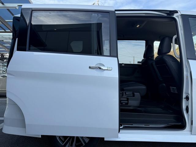 セレナ ｅ－パワー　ハイウェイスターＶ　禁煙車　プロパイロット　ハンズフリー両側電動スライドドア　インテリジェントエマージェンシーブレーキ　純正１６インチアルミホイール　ナビ　バックカメラ　ＥＴＣ　ＵＳＢ電源ソケット　ＬＥＤヘッドライト（36枚目）