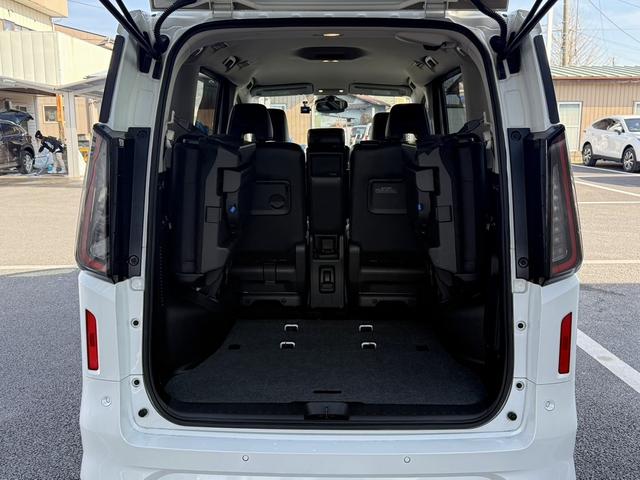 セレナ ｅ－パワー　ハイウェイスターＶ　禁煙車　プロパイロット　ハンズフリー両側電動スライドドア　インテリジェントエマージェンシーブレーキ　純正１６インチアルミホイール　ナビ　バックカメラ　ＥＴＣ　ＵＳＢ電源ソケット　ＬＥＤヘッドライト（40枚目）