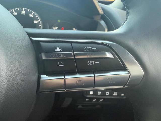 ＭＸ－３０ロータリーＥＶ エディションＲ　禁煙車　純正１０．２５インチディスプレイ　ＢＯＳＥサウンド　フルセグ　アラウンドビューカメラ　ステアリングヒーター　ハーフレザー　メモリ機能付パワーシート　ＥＴＣ　シートヒーター　衝突軽減ブレーキ（4枚目）