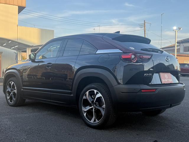 ＭＸ－３０ロータリーＥＶ エディションＲ　禁煙車　純正１０．２５インチディスプレイ　ＢＯＳＥサウンド　フルセグ　アラウンドビューカメラ　ステアリングヒーター　ハーフレザー　メモリ機能付パワーシート　ＥＴＣ　シートヒーター　衝突軽減ブレーキ（13枚目）