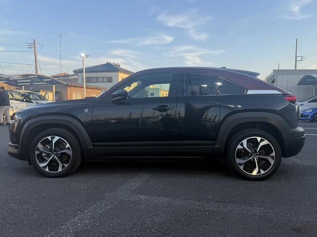 ＭＸ－３０ロータリーＥＶ エディションＲ　禁煙車　純正１０．２５インチディスプレイ　ＢＯＳＥサウンド　フルセグ　アラウンドビューカメラ　ステアリングヒーター　ハーフレザー　メモリ機能付パワーシート　ＥＴＣ　シートヒーター　衝突軽減ブレーキ（14枚目）