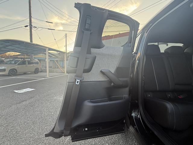 ＭＸ－３０ロータリーＥＶ エディションＲ　禁煙車　純正１０．２５インチディスプレイ　ＢＯＳＥサウンド　フルセグ　アラウンドビューカメラ　ステアリングヒーター　ハーフレザー　メモリ機能付パワーシート　ＥＴＣ　シートヒーター　衝突軽減ブレーキ（30枚目）