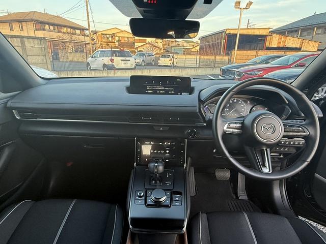 ＭＸ－３０ロータリーＥＶ エディションＲ　禁煙車　純正１０．２５インチディスプレイ　ＢＯＳＥサウンド　フルセグ　アラウンドビューカメラ　ステアリングヒーター　ハーフレザー　メモリ機能付パワーシート　ＥＴＣ　シートヒーター　衝突軽減ブレーキ（42枚目）