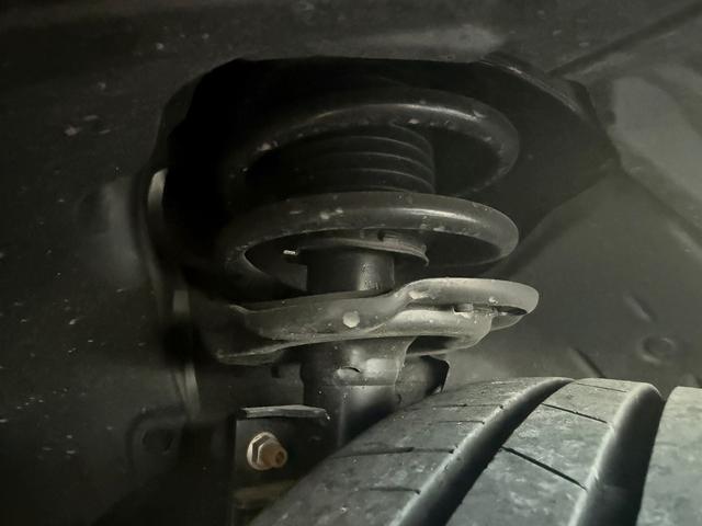 ＭＸ－３０ロータリーＥＶ エディションＲ　禁煙車　純正１０．２５インチディスプレイ　ＢＯＳＥサウンド　フルセグ　アラウンドビューカメラ　ステアリングヒーター　ハーフレザー　メモリ機能付パワーシート　ＥＴＣ　シートヒーター　衝突軽減ブレーキ（66枚目）