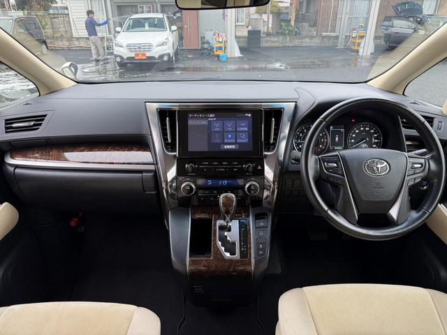 アルファード ２．５Ｘ　禁煙車　純正９型ナビ　セーフティセンス　インテリジェントクリアランスソナー　純正１６インチアルミホイール　バックカメラ　ビルドインＥＴＣ　ＬＥＤヘッド・フォグ　Ｂｌｕｅｔｏｏｔｈ接続（18枚目）