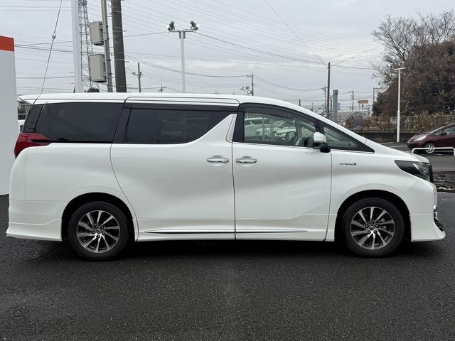 アルファードハイブリッド ＳＲ　Ｃパッケージ　禁煙車　モデリスタフルエアロ　Ｔ－ＣＯＮＮＥＣＴ対応純正９インチナビ　両側電動スライドドア　フルセグ　バックカメラ　電動リアゲート　クルーズコントロール　ＡＣ１００Ｖ電源　ステアリングヒーター（10枚目）