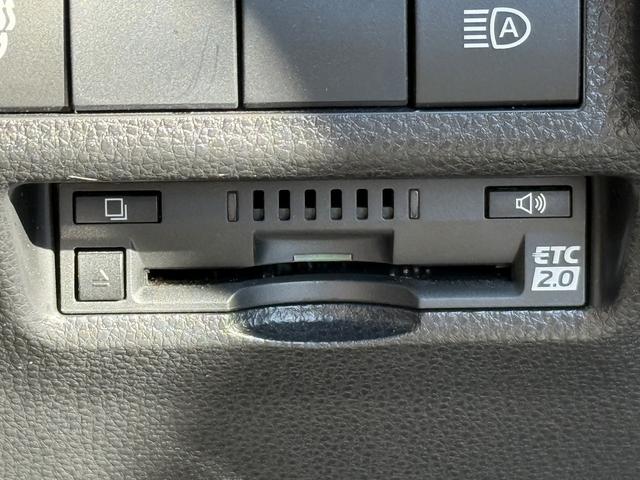 ＲＡＶ４ アドベンチャー　禁煙車　純正９インチナビ　フルセグ　バックカメラ　黒革シート　パワーシート　シートエアコン　衝突軽減ブレーキ　ロードサイドアシスト　ブラインドスポットモニター　ビルドインＥＴＣ２．０　シートヒーター（7枚目）