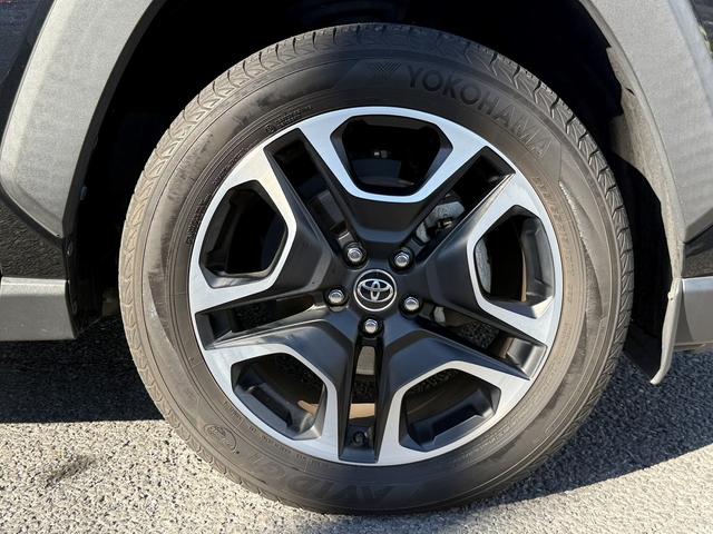 ＲＡＶ４ アドベンチャー　禁煙車　純正９インチナビ　フルセグ　バックカメラ　黒革シート　パワーシート　シートエアコン　衝突軽減ブレーキ　ロードサイドアシスト　ブラインドスポットモニター　ビルドインＥＴＣ２．０　シートヒーター（14枚目）