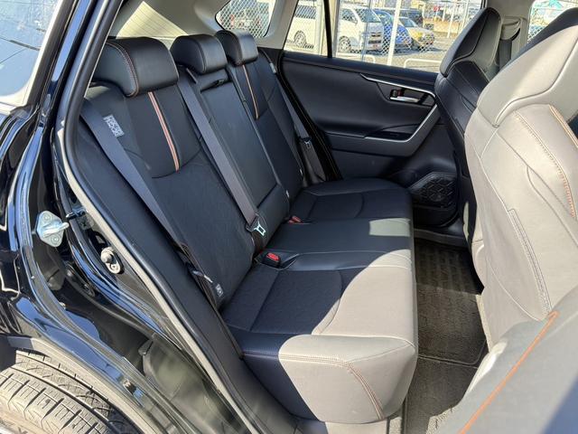 ＲＡＶ４ アドベンチャー　禁煙車　純正９インチナビ　フルセグ　バックカメラ　黒革シート　パワーシート　シートエアコン　衝突軽減ブレーキ　ロードサイドアシスト　ブラインドスポットモニター　ビルドインＥＴＣ２．０　シートヒーター（16枚目）