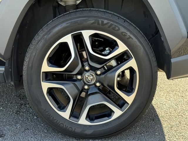 ＲＡＶ４ アドベンチャー　禁煙車　純正９インチナビ　フルセグ　バックカメラ　黒革シート　パワーシート　シートエアコン　衝突軽減ブレーキ　ロードサイドアシスト　ブラインドスポットモニター　ビルドインＥＴＣ２．０　シートヒーター（31枚目）