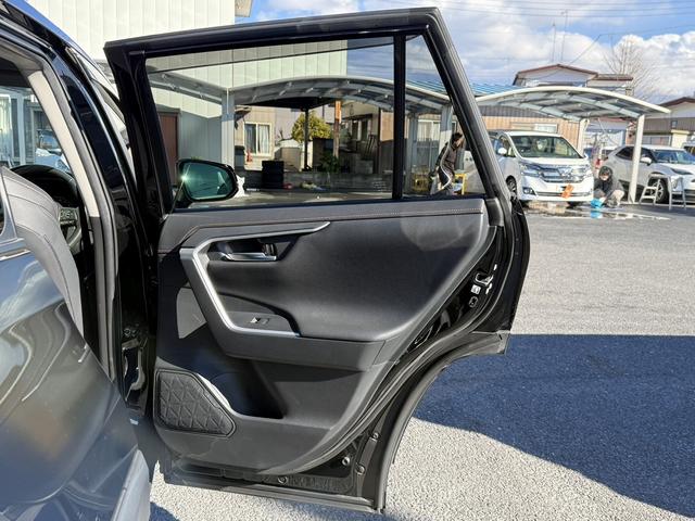 ＲＡＶ４ アドベンチャー　禁煙車　純正９インチナビ　フルセグ　バックカメラ　黒革シート　パワーシート　シートエアコン　衝突軽減ブレーキ　ロードサイドアシスト　ブラインドスポットモニター　ビルドインＥＴＣ２．０　シートヒーター（37枚目）