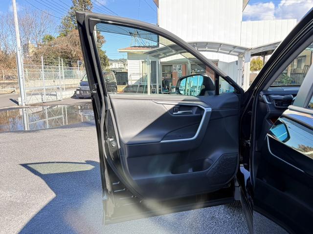ＲＡＶ４ アドベンチャー　禁煙車　純正９インチナビ　フルセグ　バックカメラ　黒革シート　パワーシート　シートエアコン　衝突軽減ブレーキ　ロードサイドアシスト　ブラインドスポットモニター　ビルドインＥＴＣ２．０　シートヒーター（41枚目）
