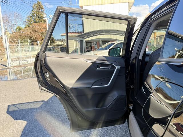 ＲＡＶ４ アドベンチャー　禁煙車　純正９インチナビ　フルセグ　バックカメラ　黒革シート　パワーシート　シートエアコン　衝突軽減ブレーキ　ロードサイドアシスト　ブラインドスポットモニター　ビルドインＥＴＣ２．０　シートヒーター（42枚目）