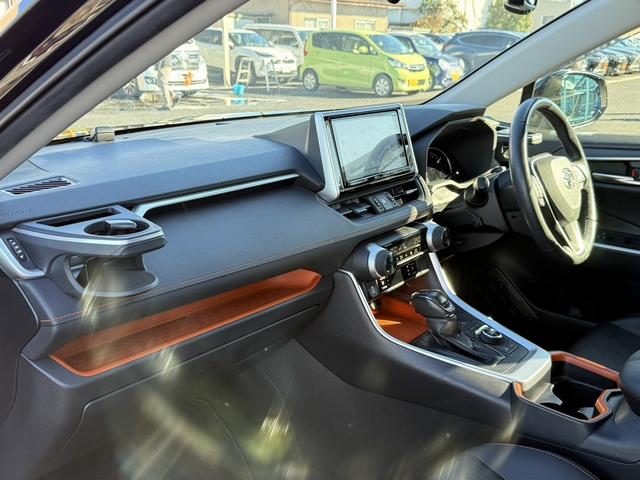ＲＡＶ４ アドベンチャー　禁煙車　純正９インチナビ　フルセグ　バックカメラ　黒革シート　パワーシート　シートエアコン　衝突軽減ブレーキ　ロードサイドアシスト　ブラインドスポットモニター　ビルドインＥＴＣ２．０　シートヒーター（45枚目）