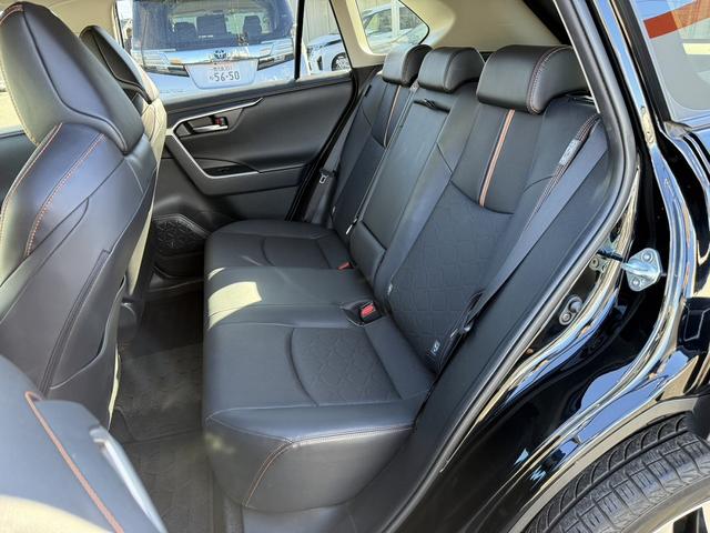 ＲＡＶ４ アドベンチャー　禁煙車　純正９インチナビ　フルセグ　バックカメラ　黒革シート　パワーシート　シートエアコン　衝突軽減ブレーキ　ロードサイドアシスト　ブラインドスポットモニター　ビルドインＥＴＣ２．０　シートヒーター（48枚目）