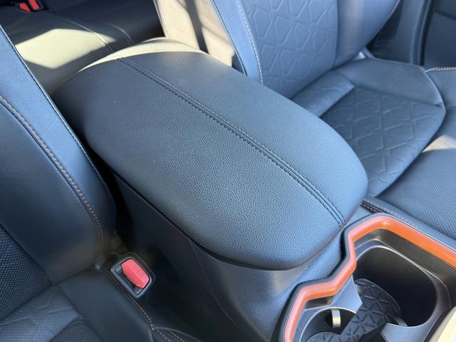 ＲＡＶ４ アドベンチャー　禁煙車　純正９インチナビ　フルセグ　バックカメラ　黒革シート　パワーシート　シートエアコン　衝突軽減ブレーキ　ロードサイドアシスト　ブラインドスポットモニター　ビルドインＥＴＣ２．０　シートヒーター（64枚目）