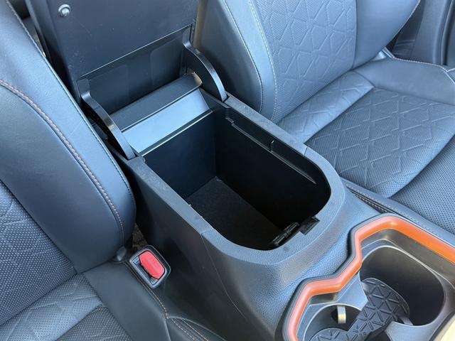 ＲＡＶ４ アドベンチャー　禁煙車　純正９インチナビ　フルセグ　バックカメラ　黒革シート　パワーシート　シートエアコン　衝突軽減ブレーキ　ロードサイドアシスト　ブラインドスポットモニター　ビルドインＥＴＣ２．０　シートヒーター（65枚目）