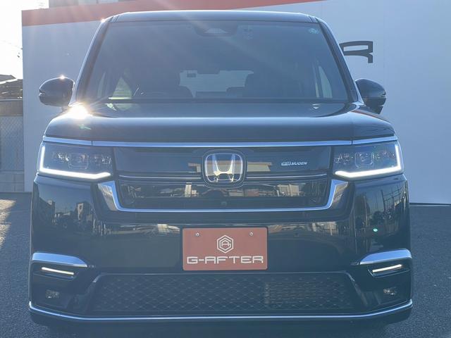 ステップワゴン ｅ：ＨＥＶスパーダ　プレミアムライン　禁煙車　７人乗り　純正１１．４インチナビ　ホンダセンシング　パワーバックドア　両側電動スライドドア　前席・２列目シートヒーター　マルチビューカメラ　１７インチ１０本スポークアルミホイール（8枚目）